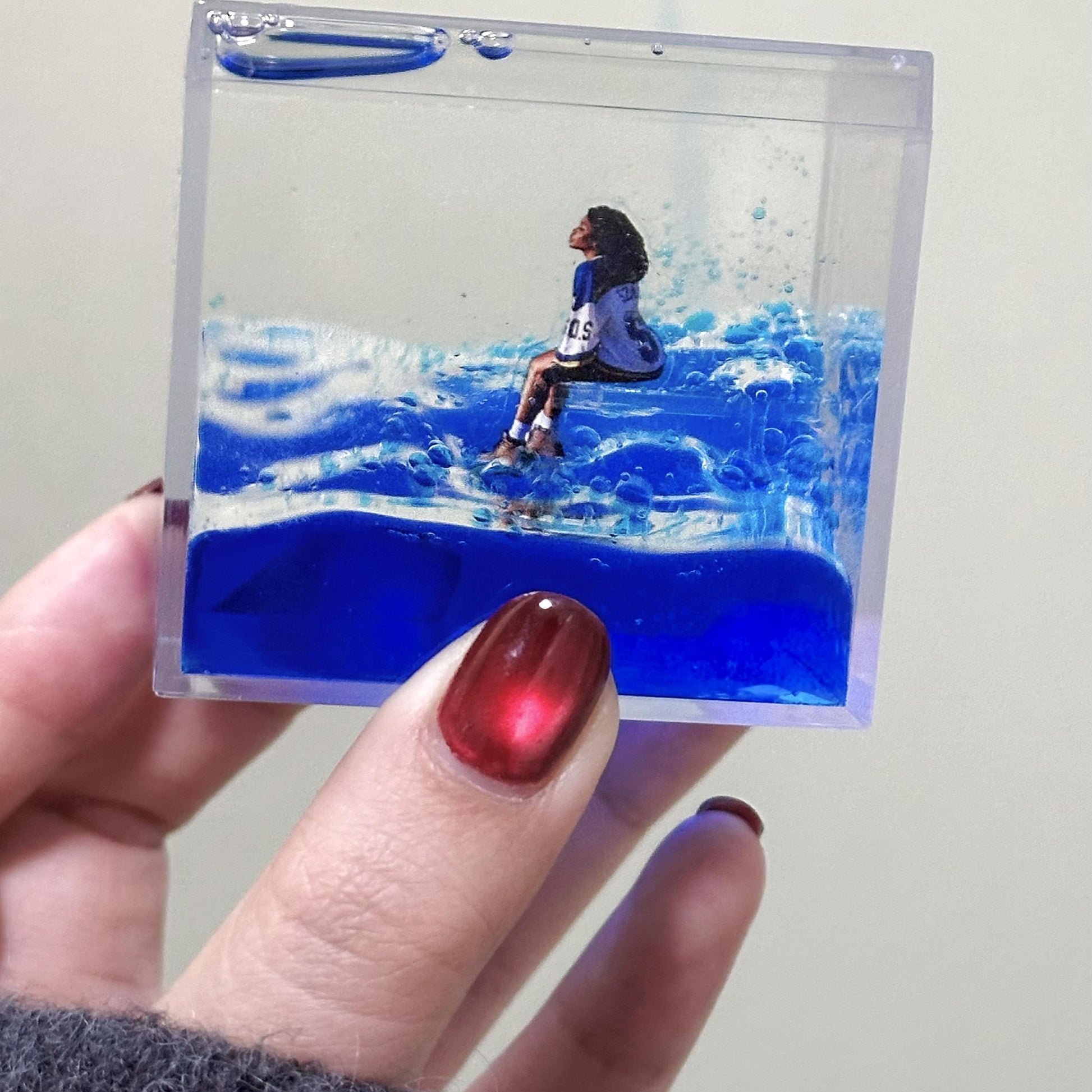 Fluid Groove Wave Sculpture - Neo-Soul Motion Art for Contemporary R&B Vibes