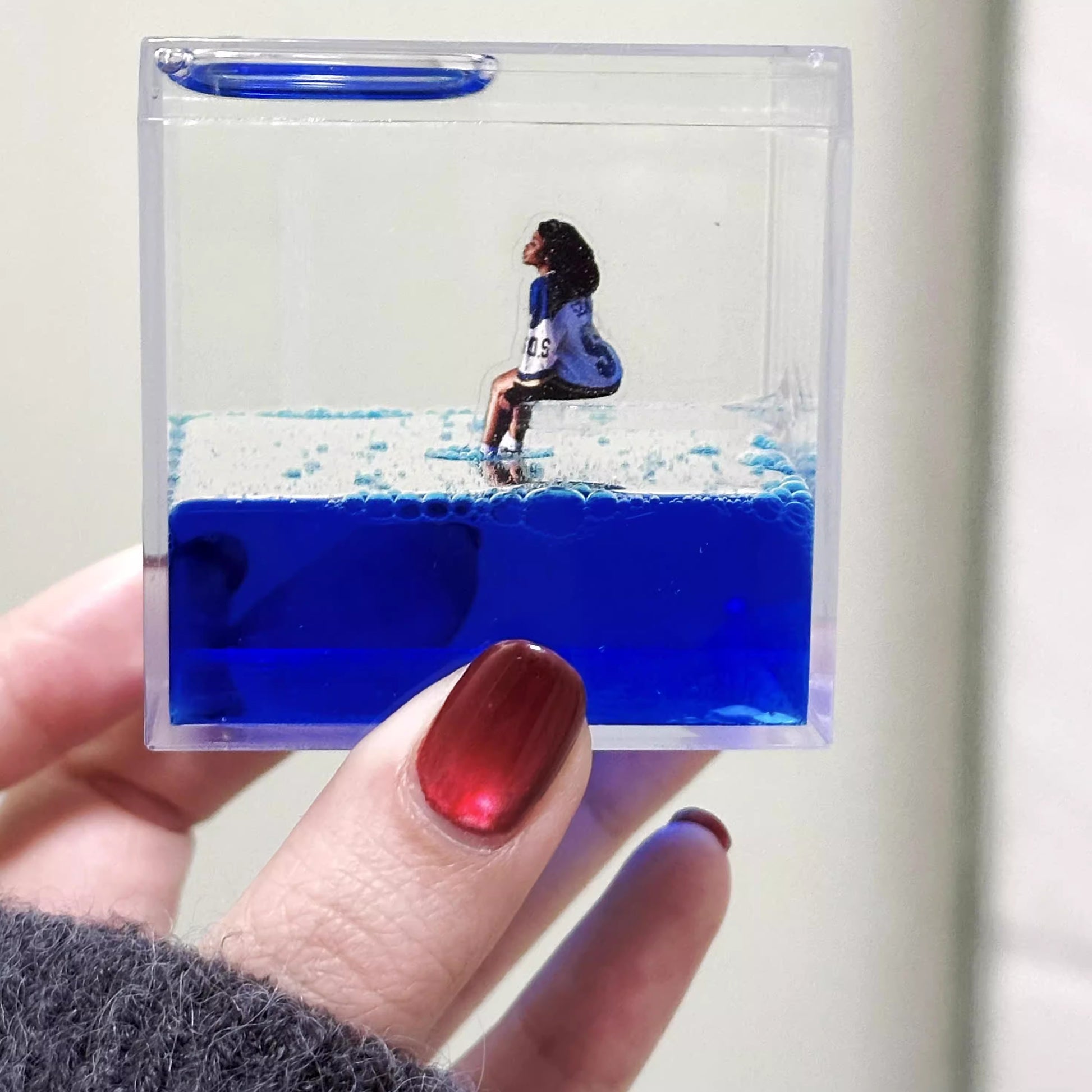 Fluid Groove Wave Sculpture - Neo-Soul Motion Art for Contemporary R&B Vibes
